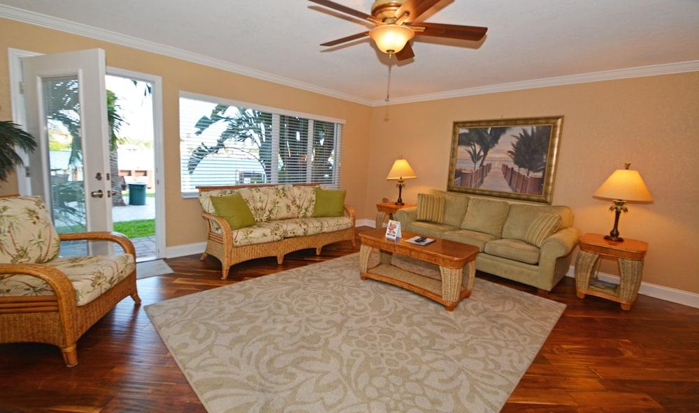 Westwinds Waterfront Resort St. Pete Beach Buitenkant foto