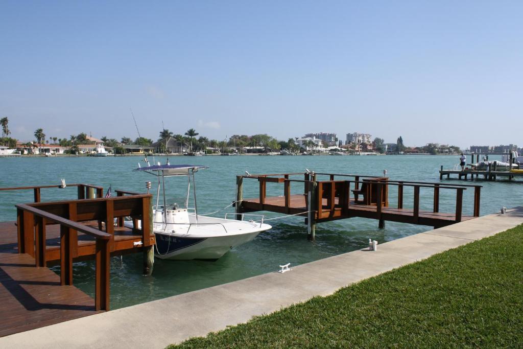 Westwinds Waterfront Resort St. Pete Beach Kamer foto