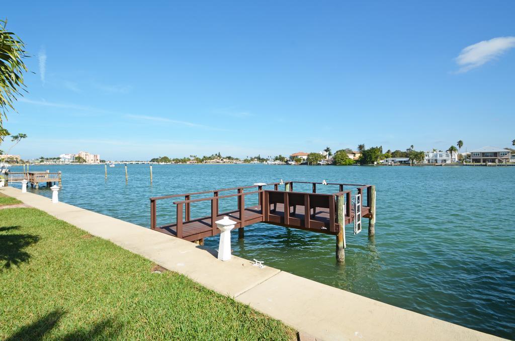 Westwinds Waterfront Resort St. Pete Beach Buitenkant foto