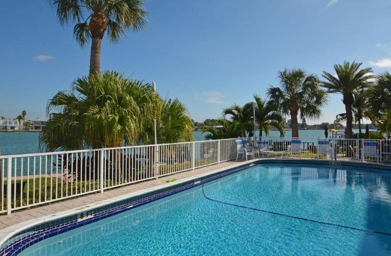 Westwinds Waterfront Resort St. Pete Beach Buitenkant foto
