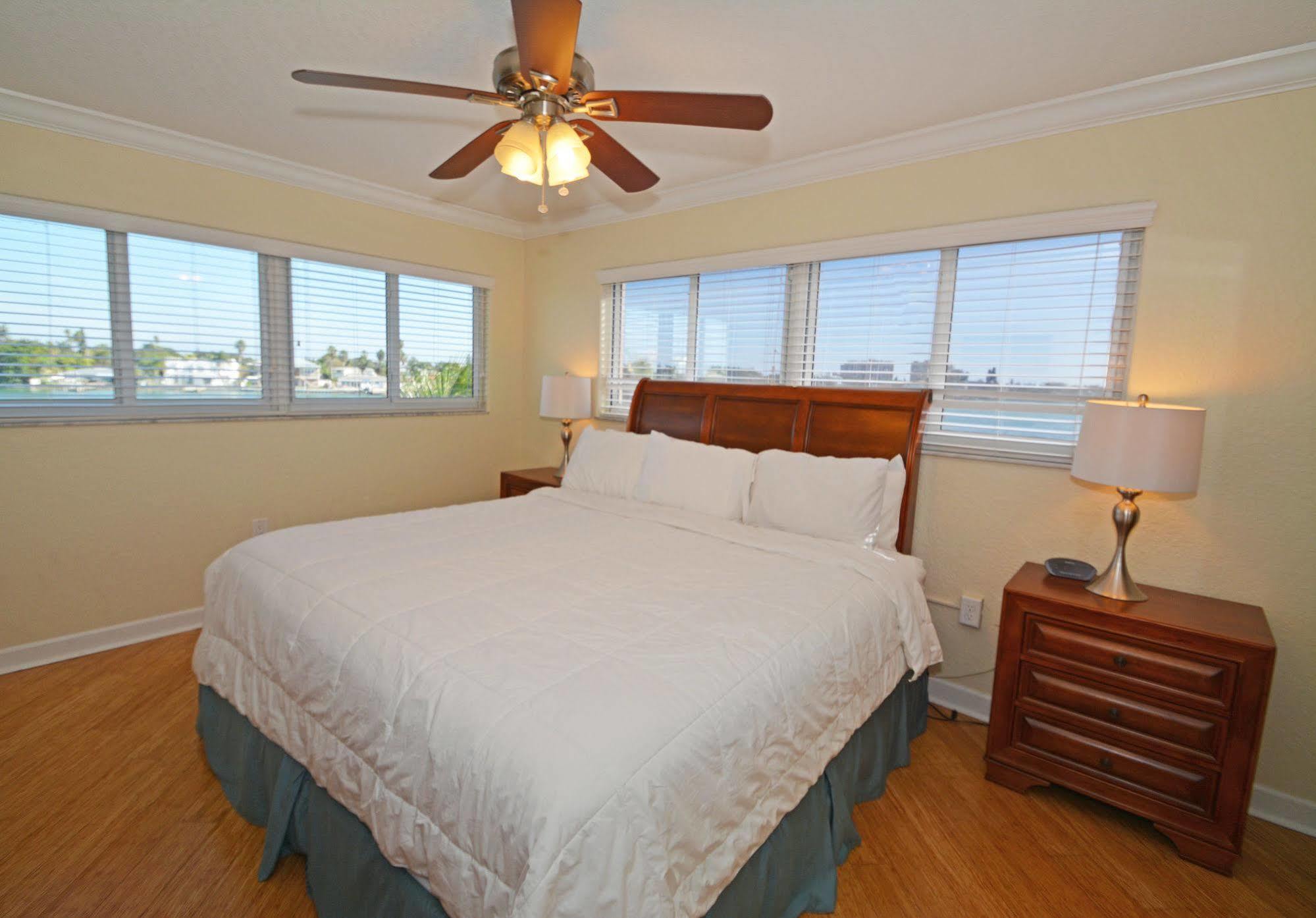 Westwinds Waterfront Resort St. Pete Beach Buitenkant foto