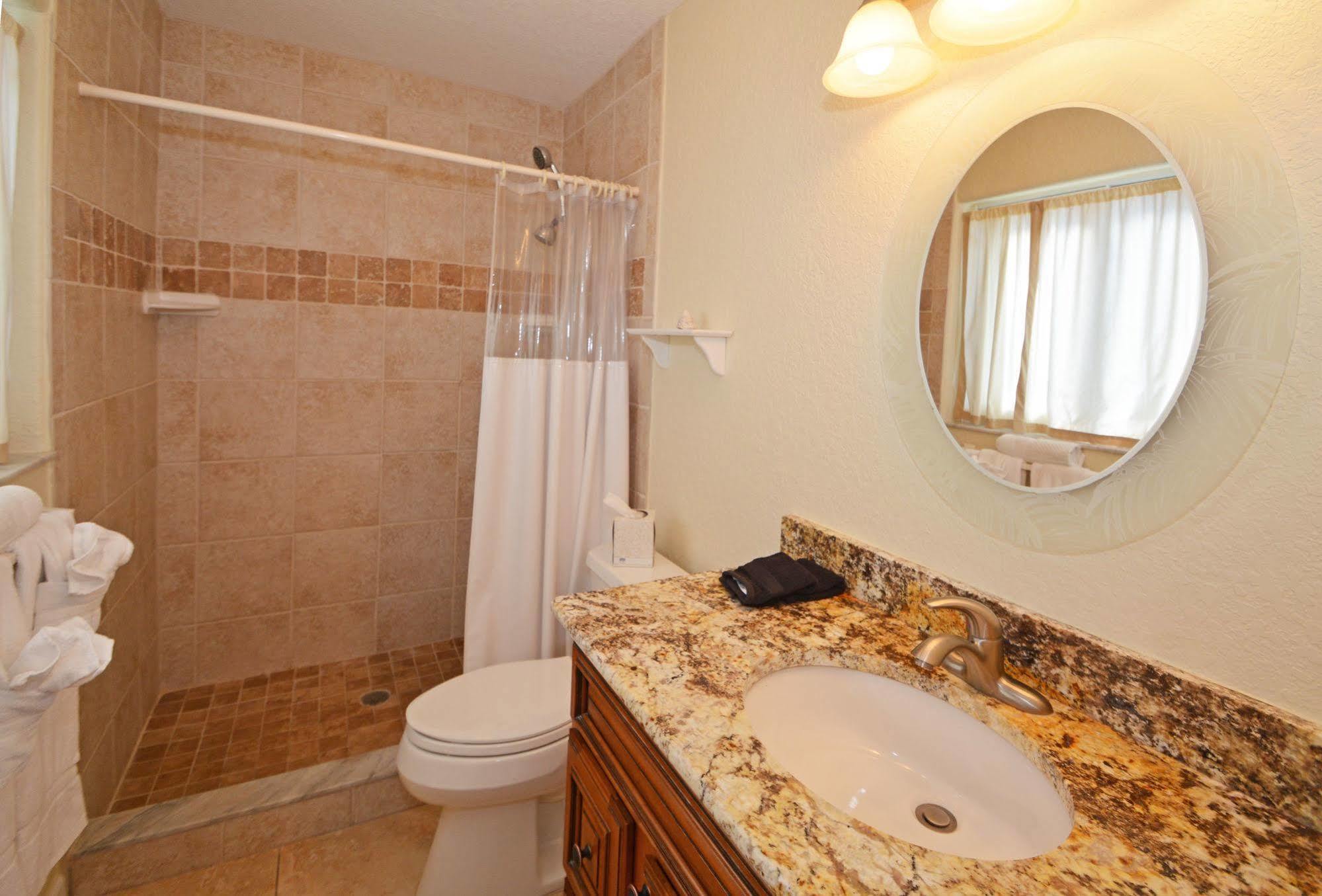 Westwinds Waterfront Resort St. Pete Beach Buitenkant foto