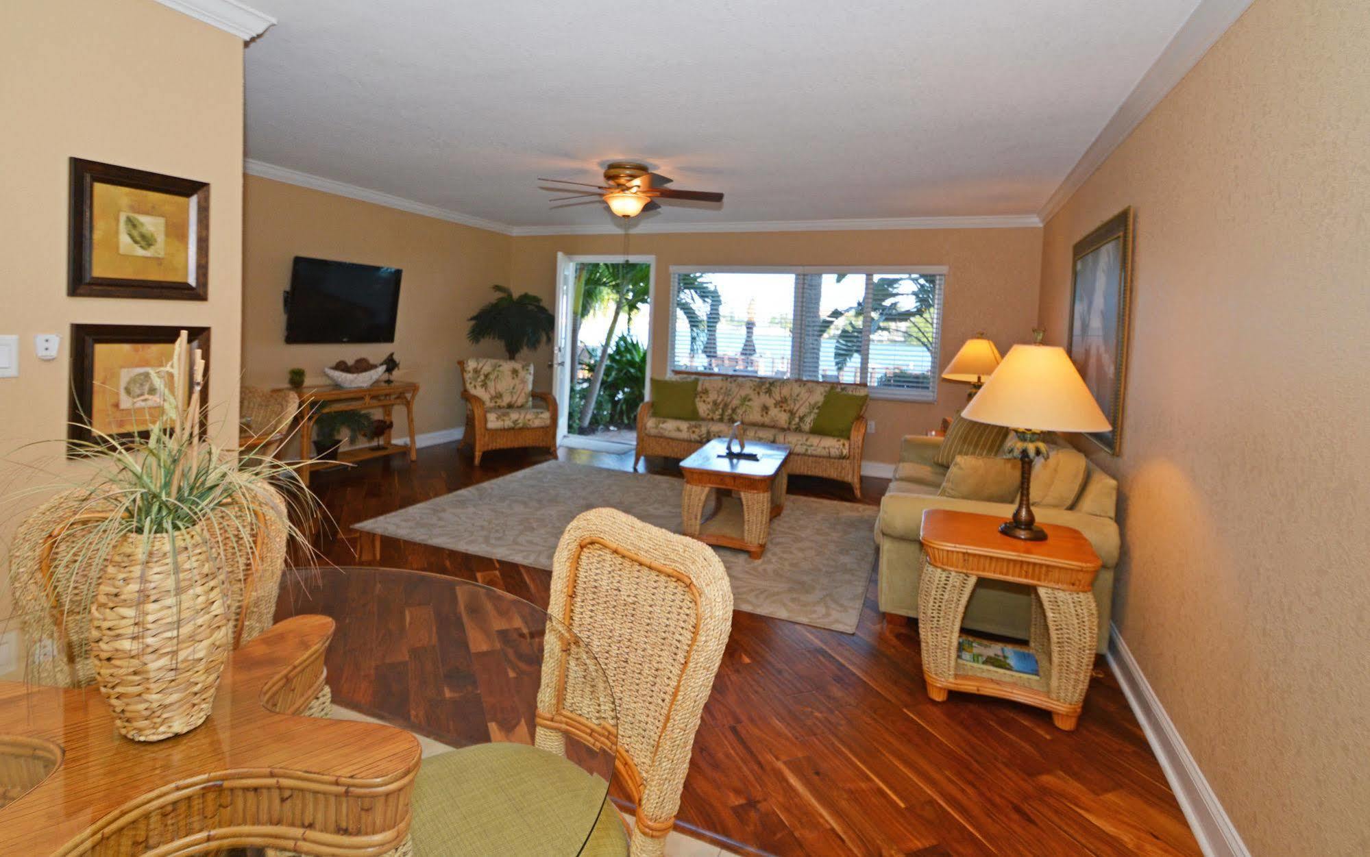Westwinds Waterfront Resort St. Pete Beach Buitenkant foto