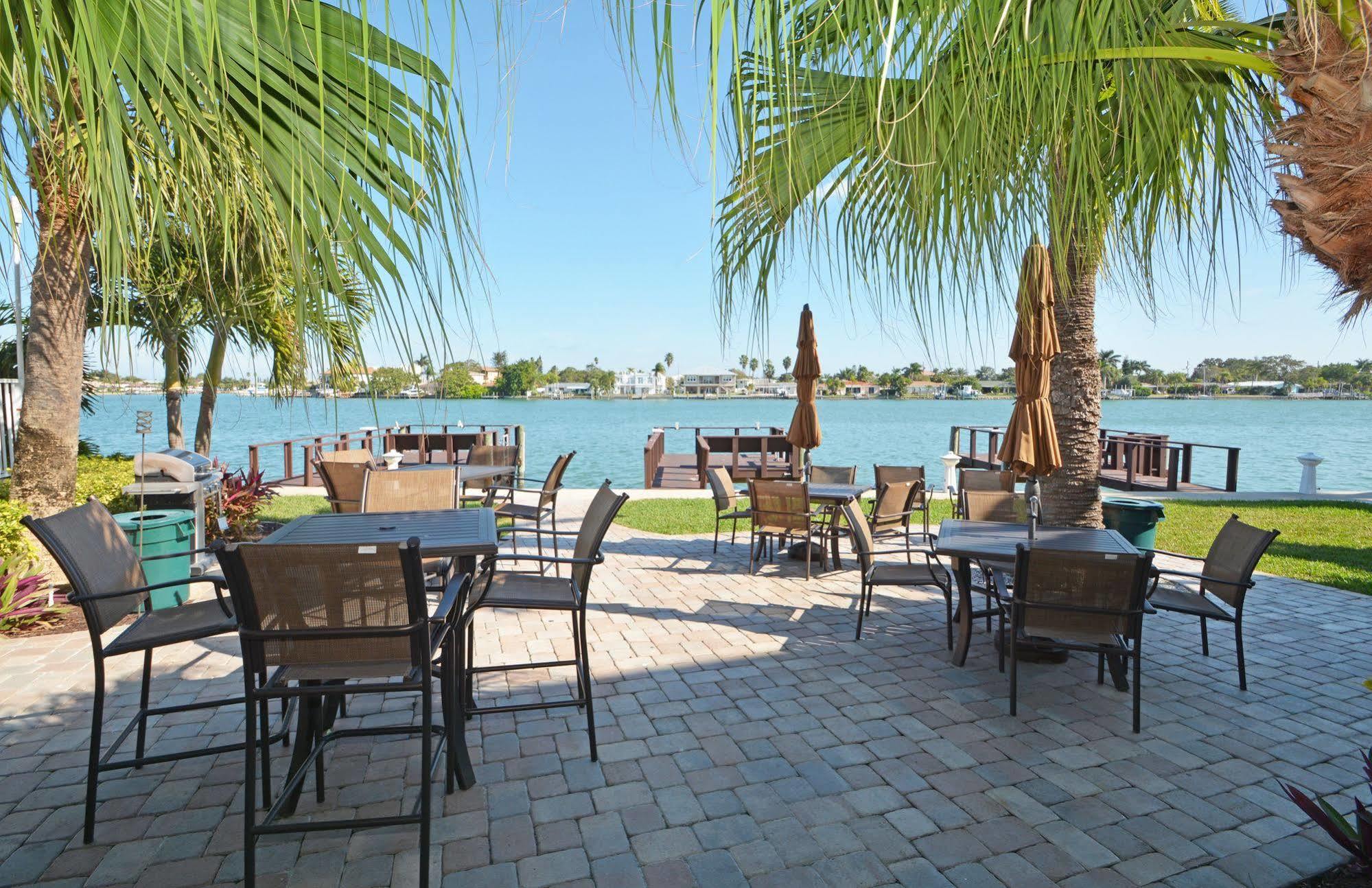 Westwinds Waterfront Resort St. Pete Beach Buitenkant foto
